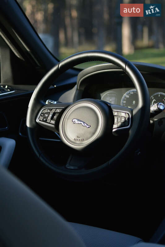 Внедорожник / Кроссовер Jaguar F-Pace 2016 в Чернигове