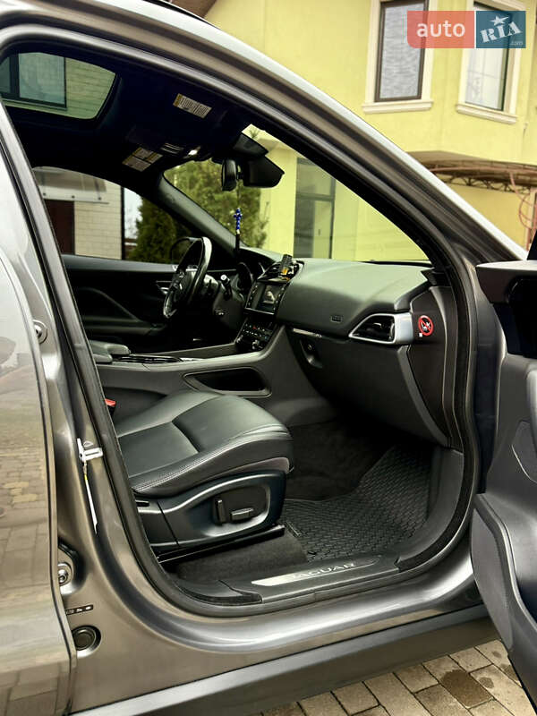 Внедорожник / Кроссовер Jaguar F-Pace 2016 в Киеве