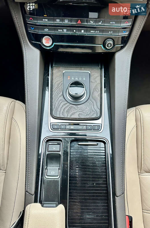 Внедорожник / Кроссовер Jaguar F-Pace 2020 в Киеве