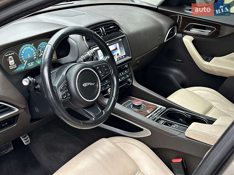 Внедорожник / Кроссовер Jaguar F-Pace 2017 в Одессе фото 44 Внедорожник / Кроссовер Jaguar F-Pace 2017 в Одессе