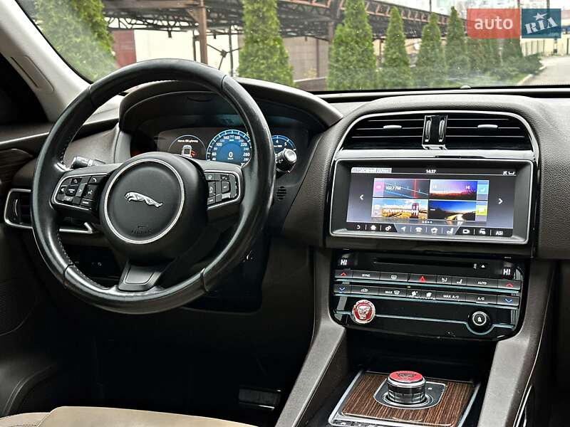 Внедорожник / Кроссовер Jaguar F-Pace 2017 в Одессе фото 28 Внедорожник / Кроссовер Jaguar F-Pace 2017 в Одессе