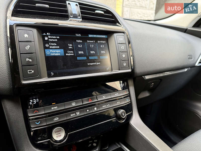 Внедорожник / Кроссовер Jaguar F-Pace 2016 в Киеве фото 9 Внедорожник / Кроссовер Jaguar F-Pace 2016 в Киеве