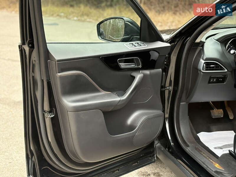 Внедорожник / Кроссовер Jaguar F-Pace 2016 в Киеве фото 29 Внедорожник / Кроссовер Jaguar F-Pace 2016 в Киеве