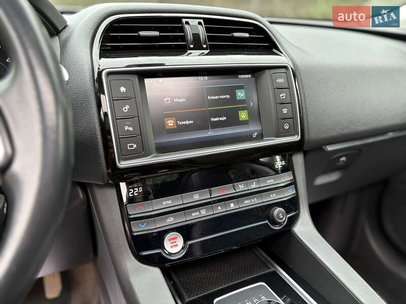 Внедорожник / Кроссовер Jaguar F-Pace 2016 в Киеве фото 34 Внедорожник / Кроссовер Jaguar F-Pace 2016 в Киеве