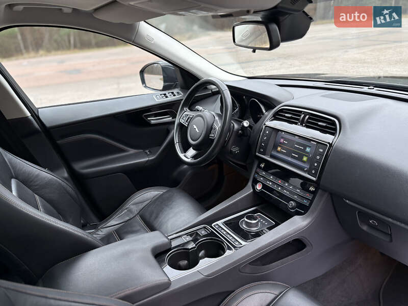 Внедорожник / Кроссовер Jaguar F-Pace 2016 в Киеве фото 41 Внедорожник / Кроссовер Jaguar F-Pace 2016 в Киеве