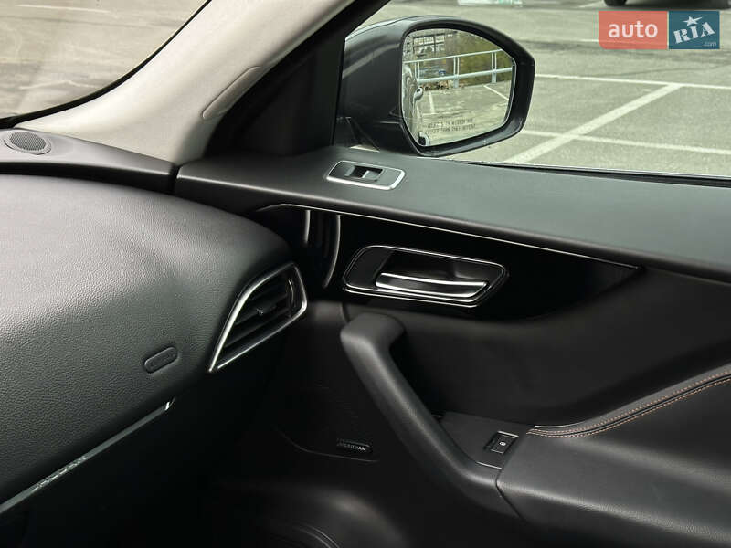 Внедорожник / Кроссовер Jaguar F-Pace 2017 в Киеве фото 37 Внедорожник / Кроссовер Jaguar F-Pace 2017 в Киеве