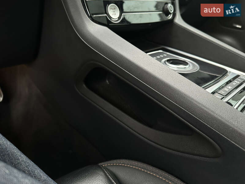 Внедорожник / Кроссовер Jaguar F-Pace 2017 в Киеве фото 42 Внедорожник / Кроссовер Jaguar F-Pace 2017 в Киеве