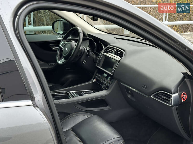 Внедорожник / Кроссовер Jaguar F-Pace 2017 в Киеве фото 51 Внедорожник / Кроссовер Jaguar F-Pace 2017 в Киеве