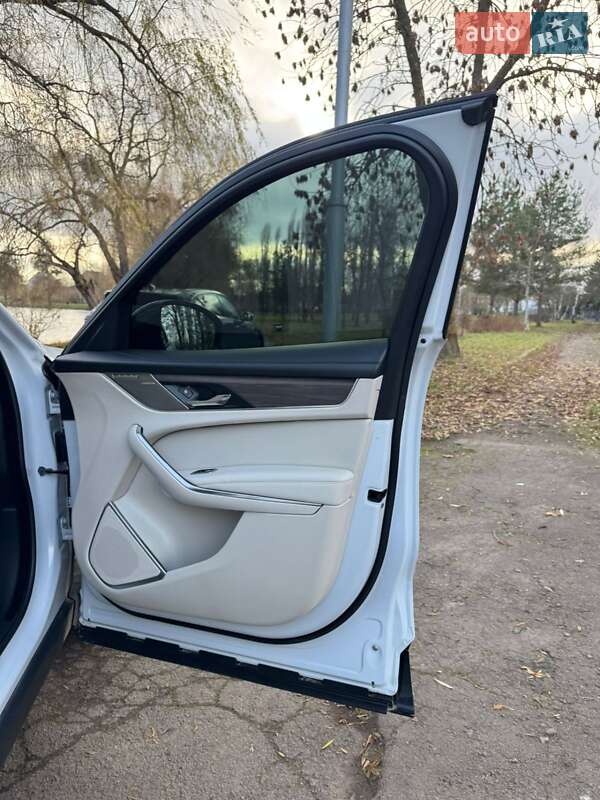 Внедорожник / Кроссовер Jaguar F-Pace 2021 в Ровно