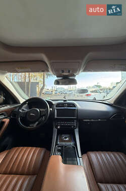 Внедорожник / Кроссовер Jaguar F-Pace 2016 в Киеве