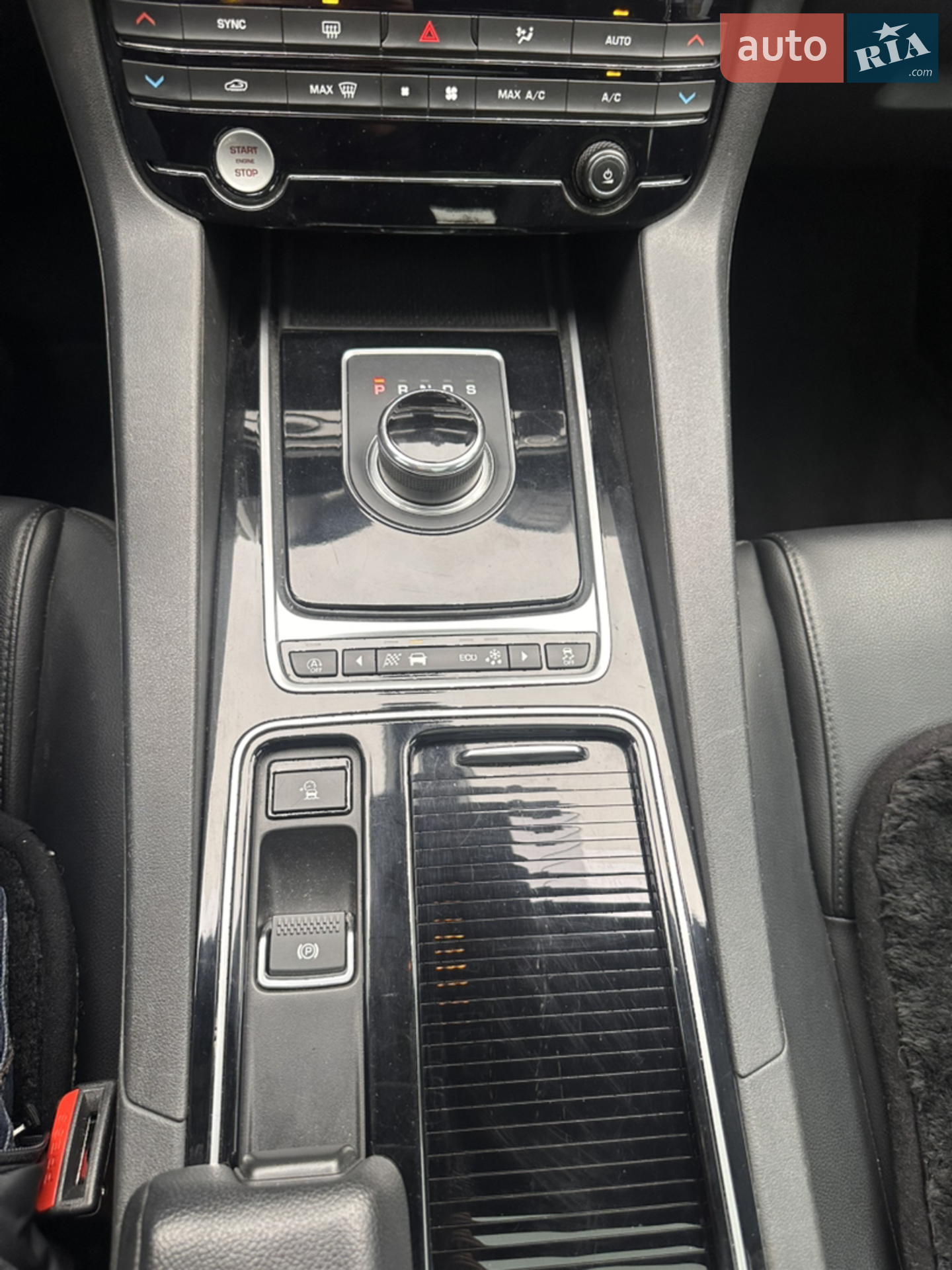 2017 Jaguar F-Pace - мініатюра 22