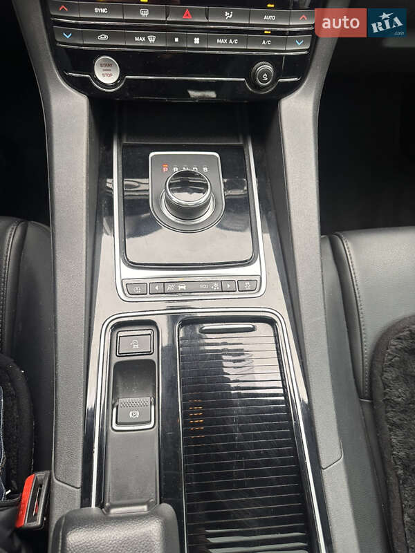 Внедорожник / Кроссовер Jaguar F-Pace 2017 в Чернигове фото 20 Внедорожник / Кроссовер Jaguar F-Pace 2017 в Чернигове