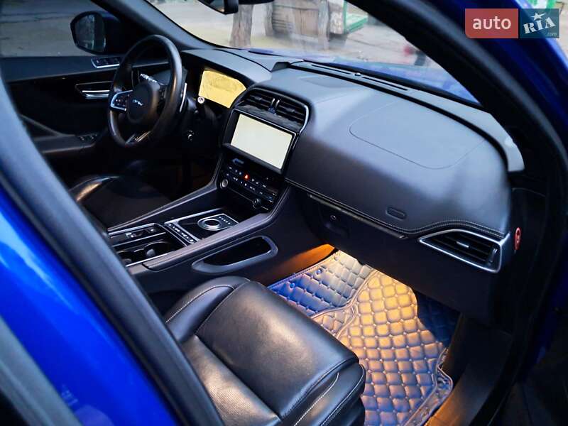 Внедорожник / Кроссовер Jaguar F-Pace 2017 в Запорожье
