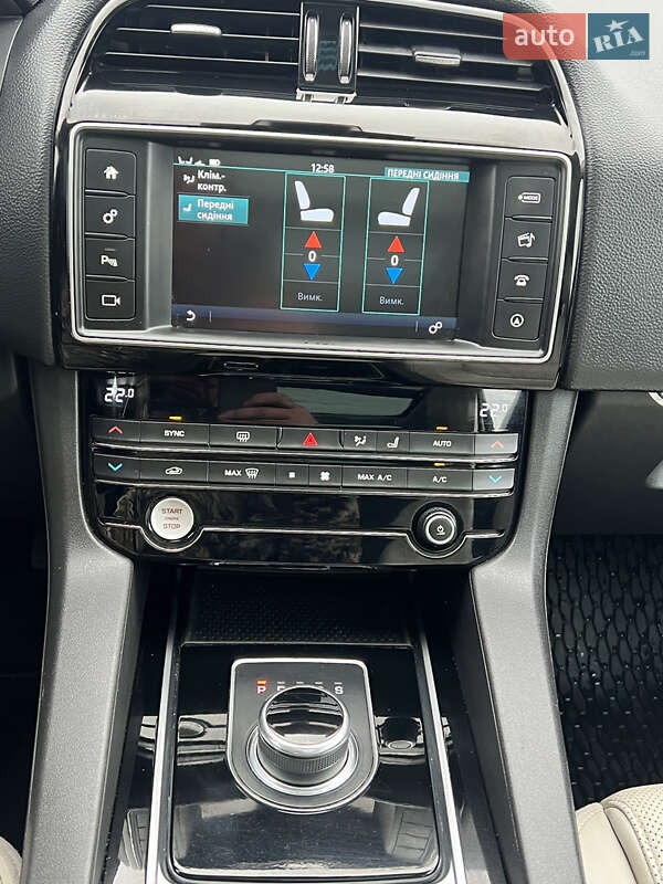 Внедорожник / Кроссовер Jaguar F-Pace 2016 в Василькове