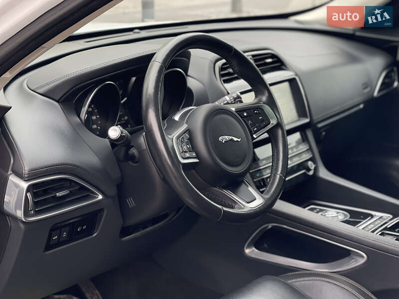 Позашляховик / Кросовер Jaguar F-Pace 2019 в Києві
