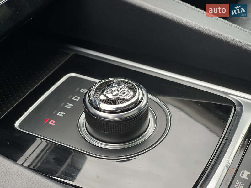 Внедорожник / Кроссовер Jaguar F-Pace 2019 в Киеве