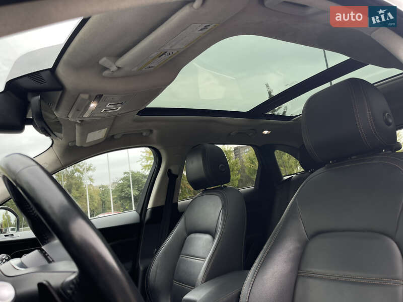 Позашляховик / Кросовер Jaguar F-Pace 2019 в Києві