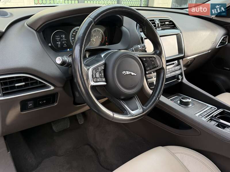 Внедорожник / Кроссовер Jaguar F-Pace 2017 в Ивано-Франковске фото 15 Внедорожник / Кроссовер Jaguar F-Pace 2017 в Ивано-Франковске