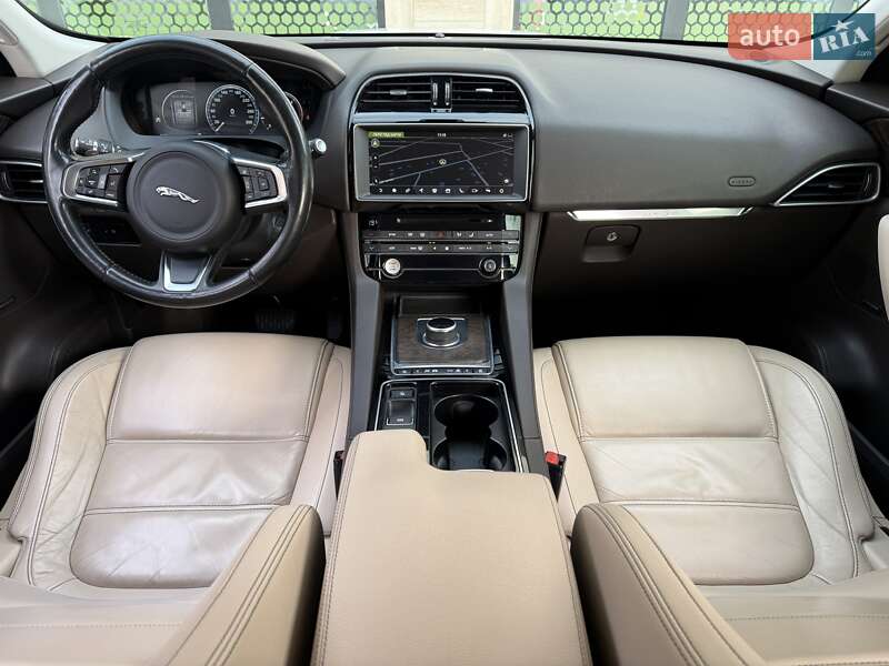Внедорожник / Кроссовер Jaguar F-Pace 2017 в Ивано-Франковске фото 16 Внедорожник / Кроссовер Jaguar F-Pace 2017 в Ивано-Франковске