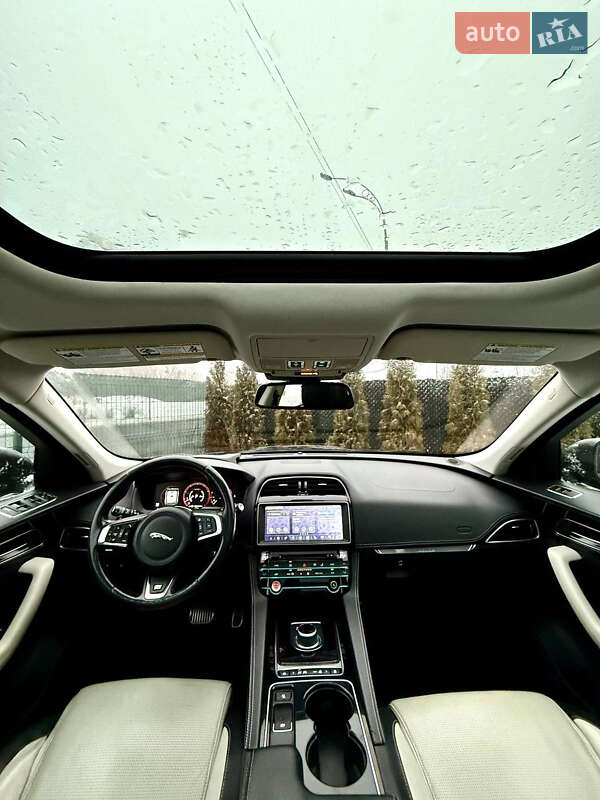 Внедорожник / Кроссовер Jaguar F-Pace 2017 в Киеве