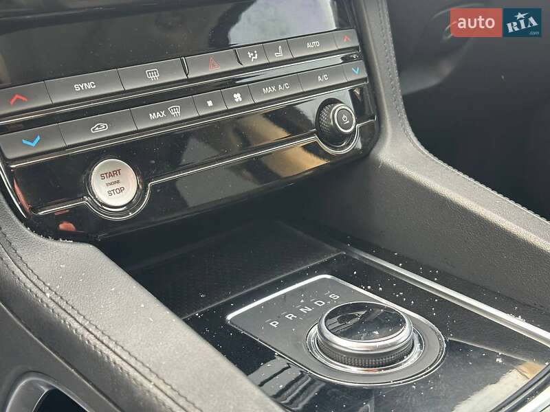 Внедорожник / Кроссовер Jaguar F-Pace 2019 в Луцке