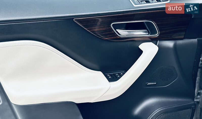 Внедорожник / Кроссовер Jaguar F-Pace 2017 в Ивано-Франковске фото 27 Внедорожник / Кроссовер Jaguar F-Pace 2017 в Ивано-Франковске