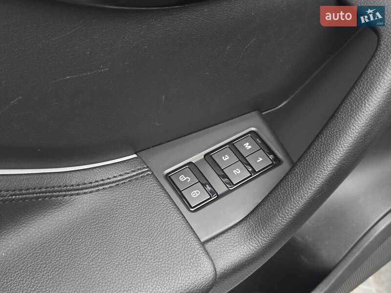 Внедорожник / Кроссовер Jaguar F-Pace 2016 в Киеве фото 11 Внедорожник / Кроссовер Jaguar F-Pace 2016 в Киеве