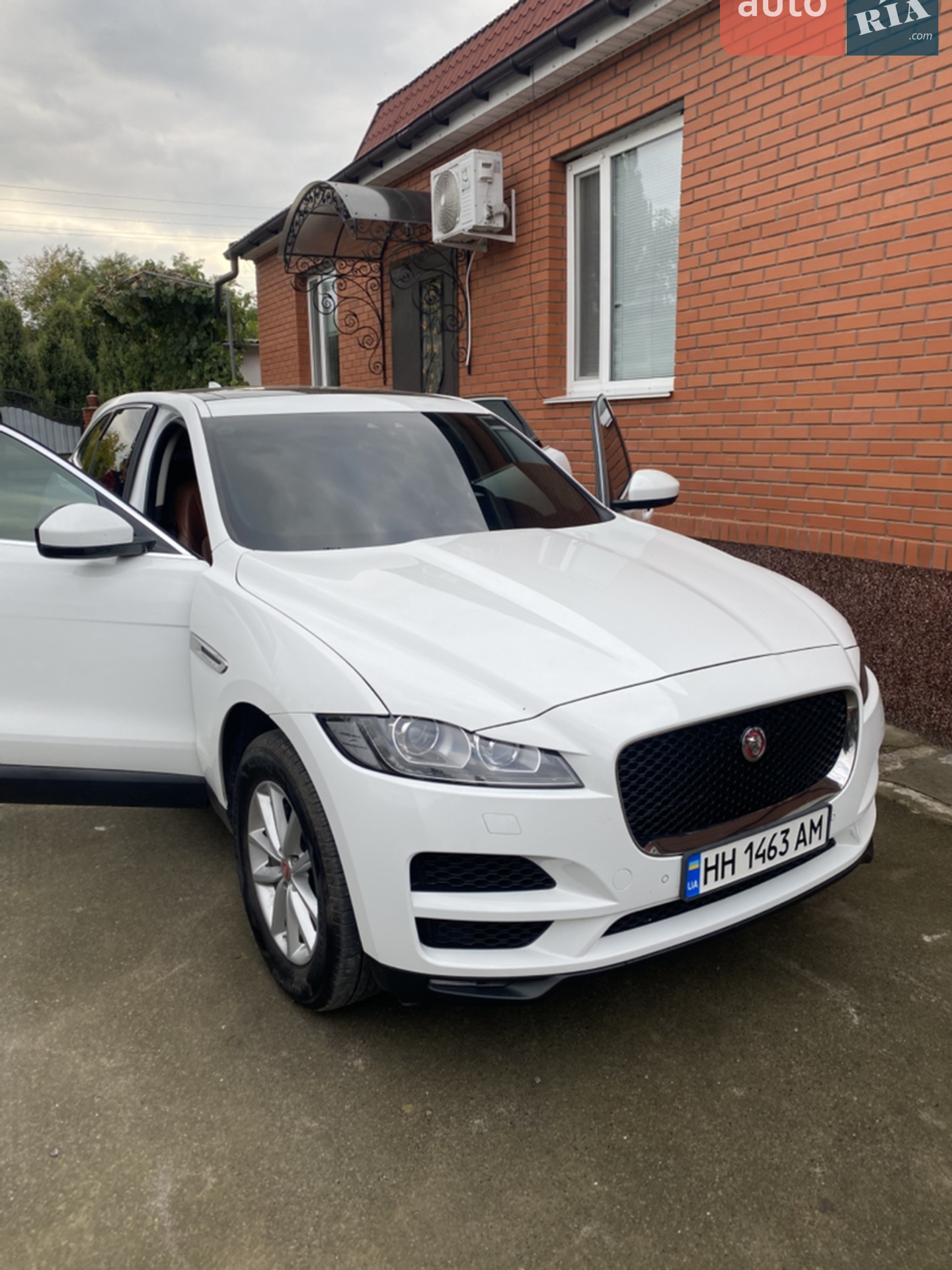 2016 Jaguar F-Pace - мініатюра 2