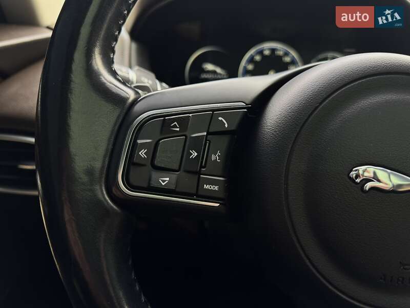 Внедорожник / Кроссовер Jaguar F-Pace 2016 в Киеве