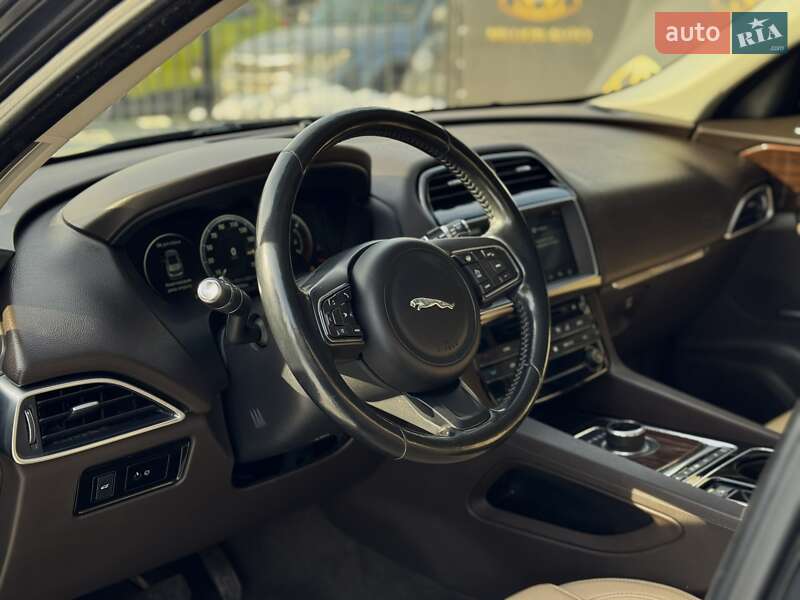 Внедорожник / Кроссовер Jaguar F-Pace 2016 в Киеве