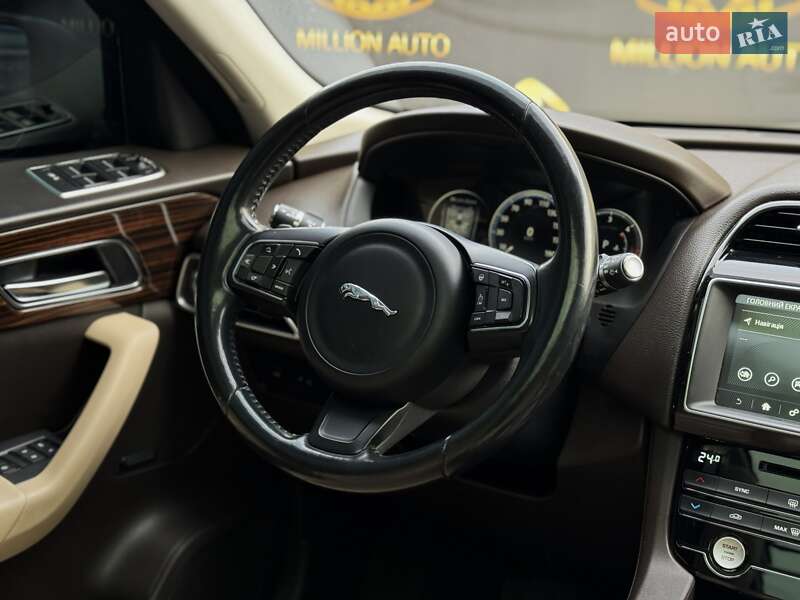 Внедорожник / Кроссовер Jaguar F-Pace 2016 в Киеве