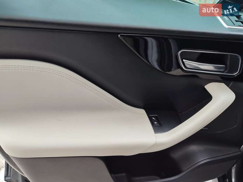 Внедорожник / Кроссовер Jaguar F-Pace 2017 в Ивано-Франковске