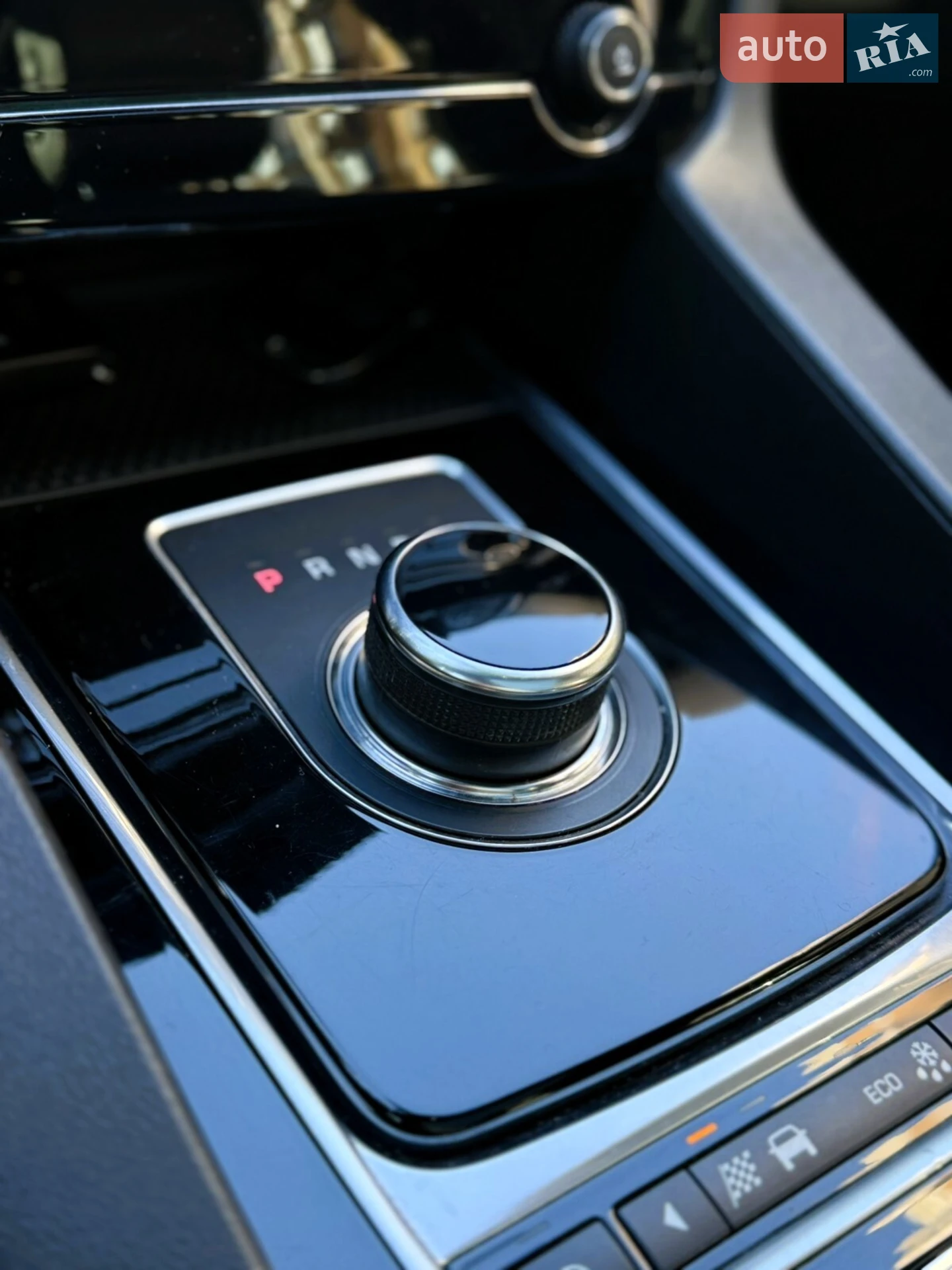 2017 Jaguar F-Pace - мініатюра 31