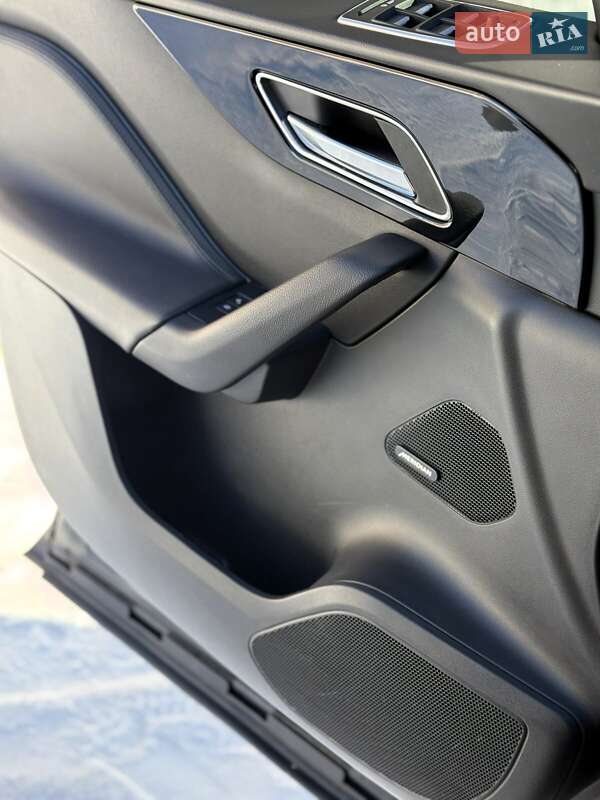 Внедорожник / Кроссовер Jaguar F-Pace 2017 в Киеве фото 34 Внедорожник / Кроссовер Jaguar F-Pace 2017 в Киеве