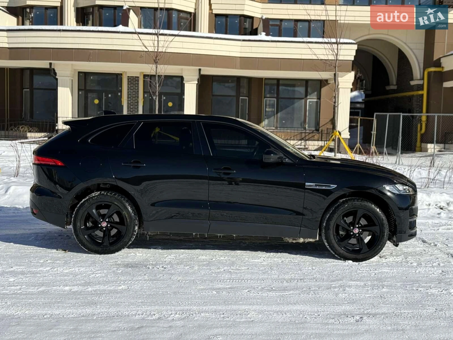 2017 Jaguar F-Pace - мініатюра 13
