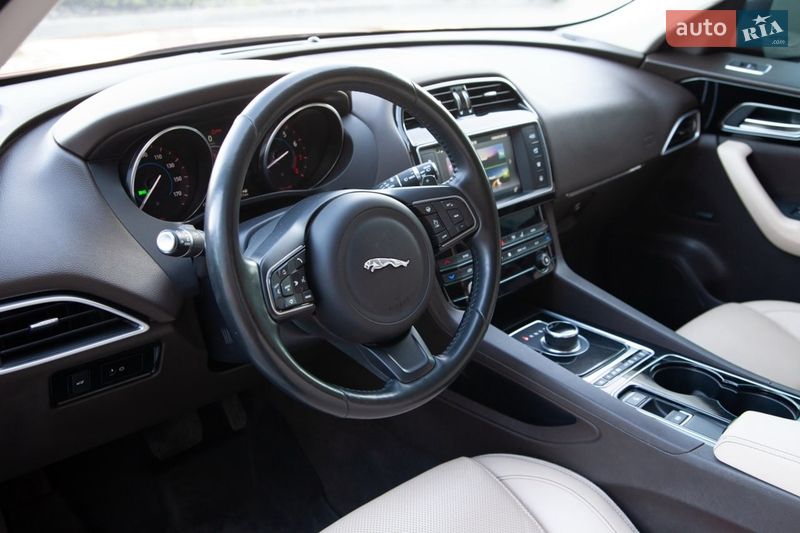 Внедорожник / Кроссовер Jaguar F-Pace 2016 в Киеве