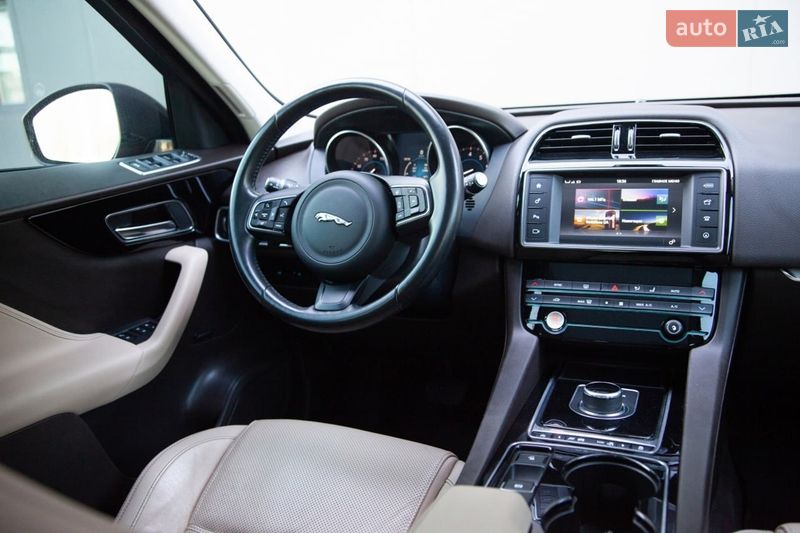 Внедорожник / Кроссовер Jaguar F-Pace 2016 в Киеве