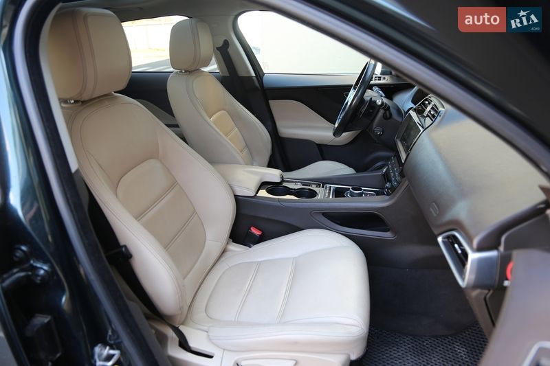 Внедорожник / Кроссовер Jaguar F-Pace 2016 в Киеве