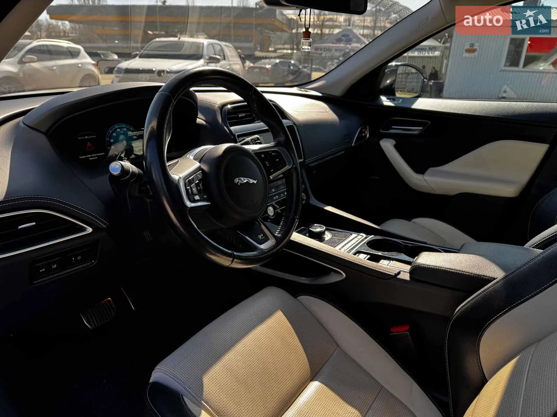 2017 Jaguar F-Pace - мініатюра 16
