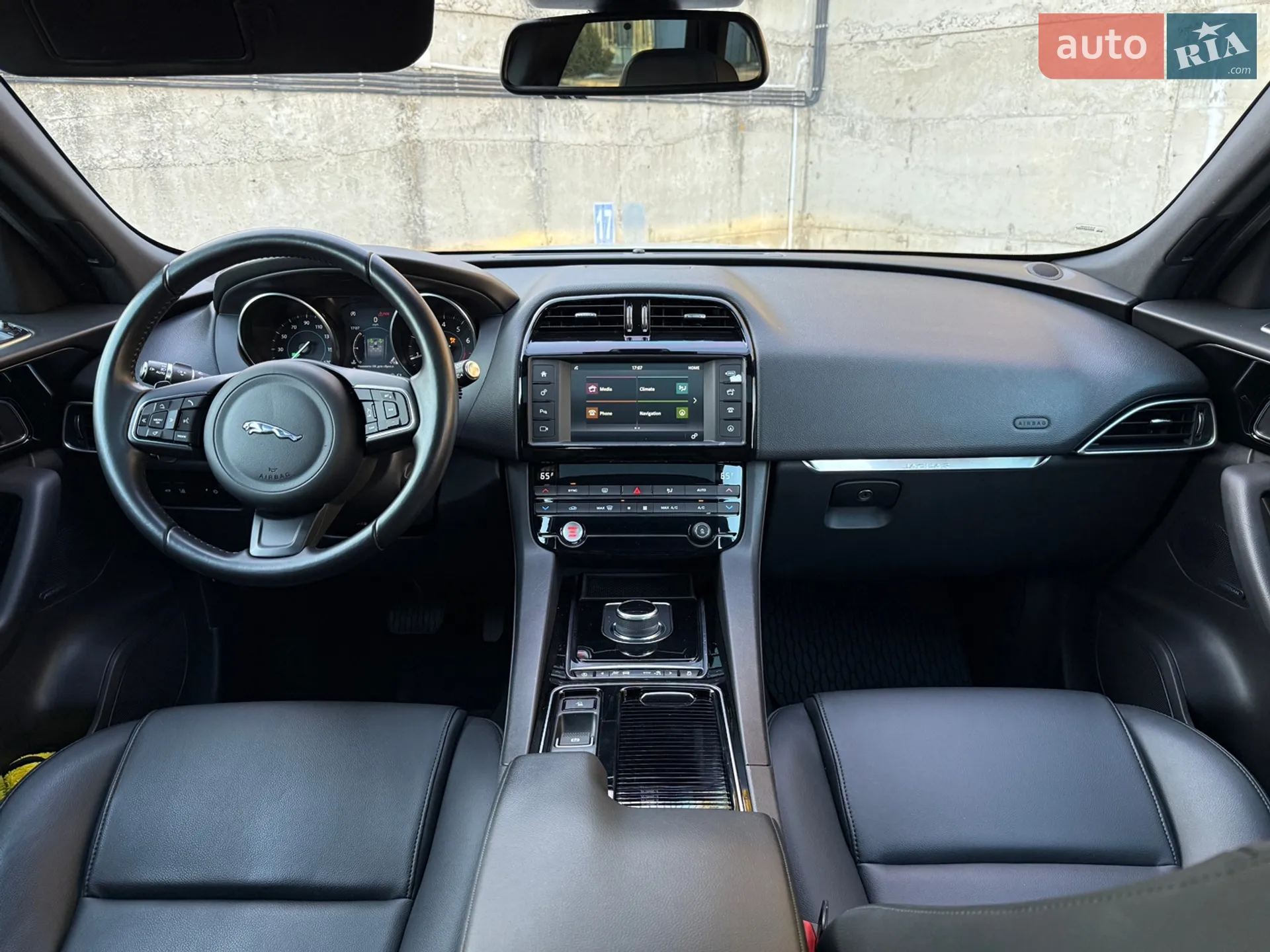 2018 Jaguar F-Pace - мініатюра 32
