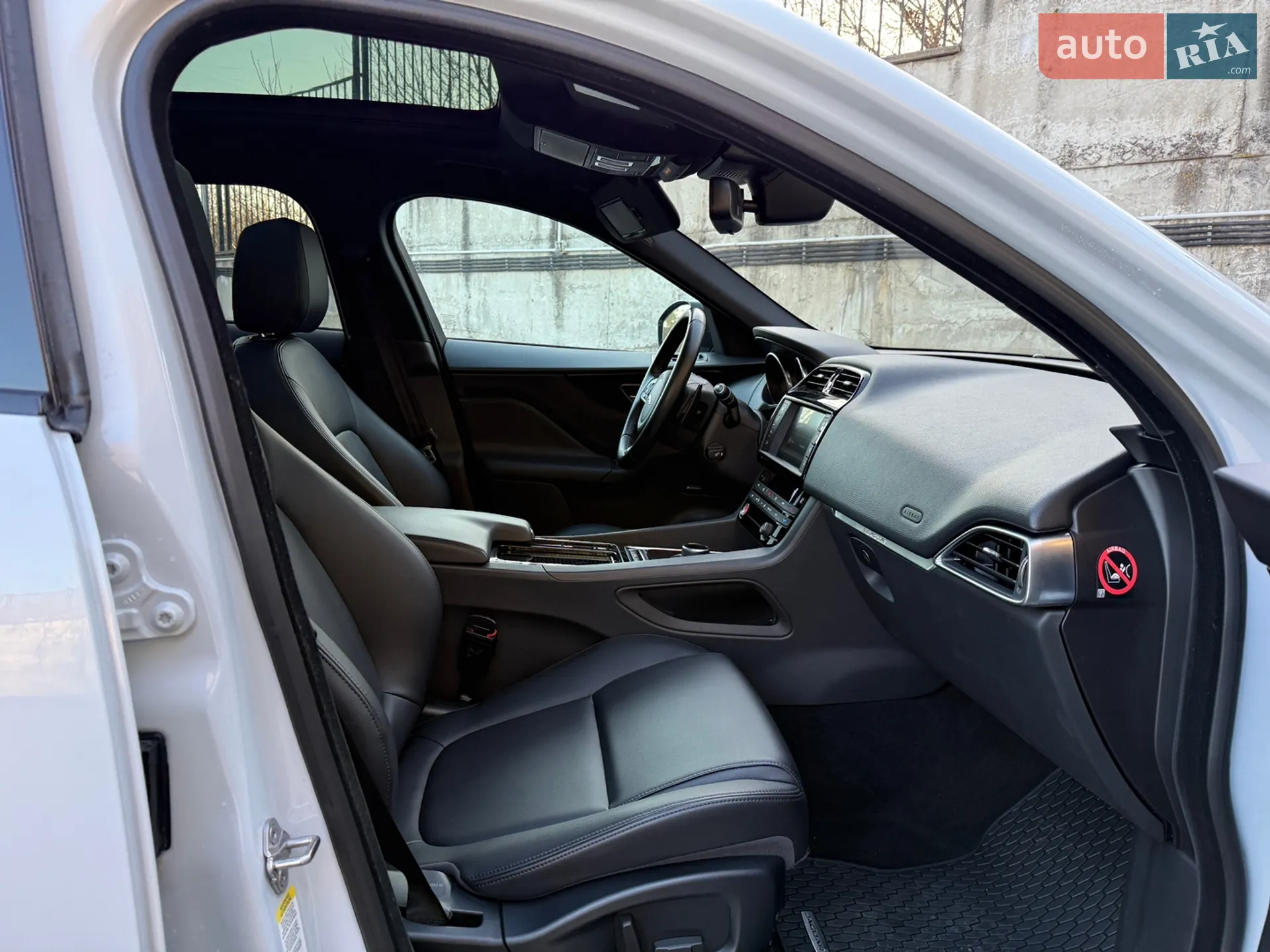 2018 Jaguar F-Pace - мініатюра 37