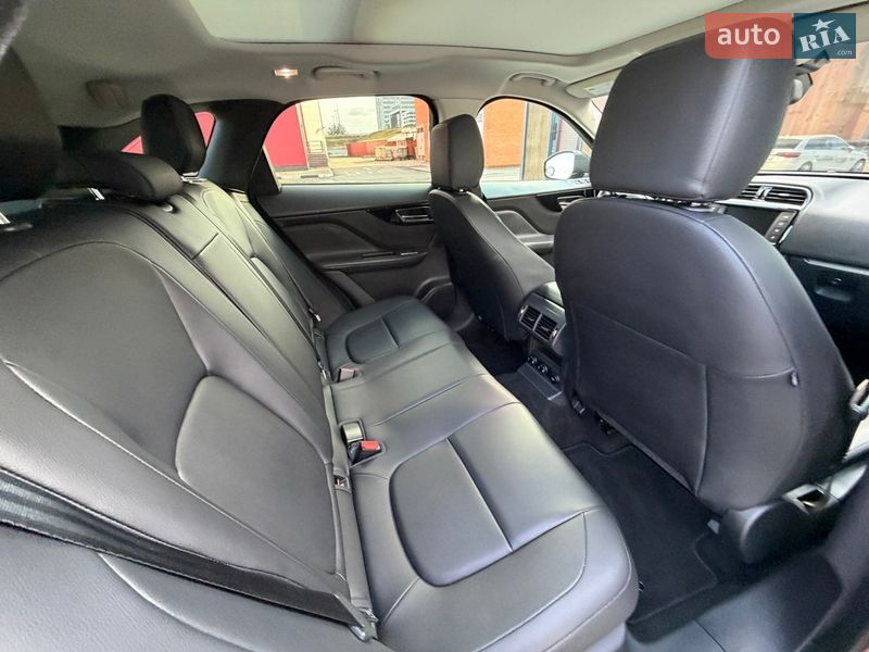 Внедорожник / Кроссовер Jaguar F-Pace 2016 в Киеве