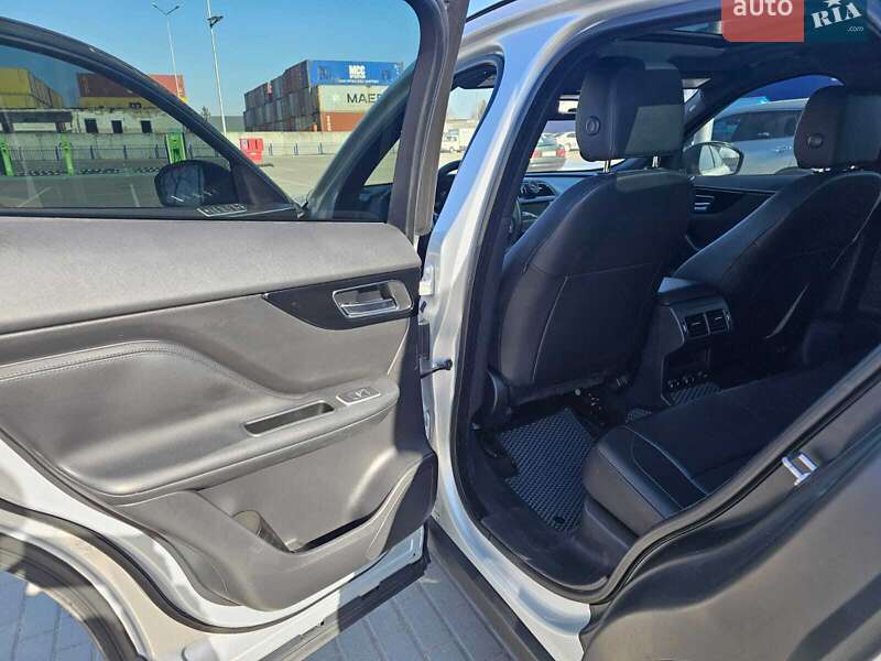 Внедорожник / Кроссовер Jaguar F-Pace 2016 в Тернополе