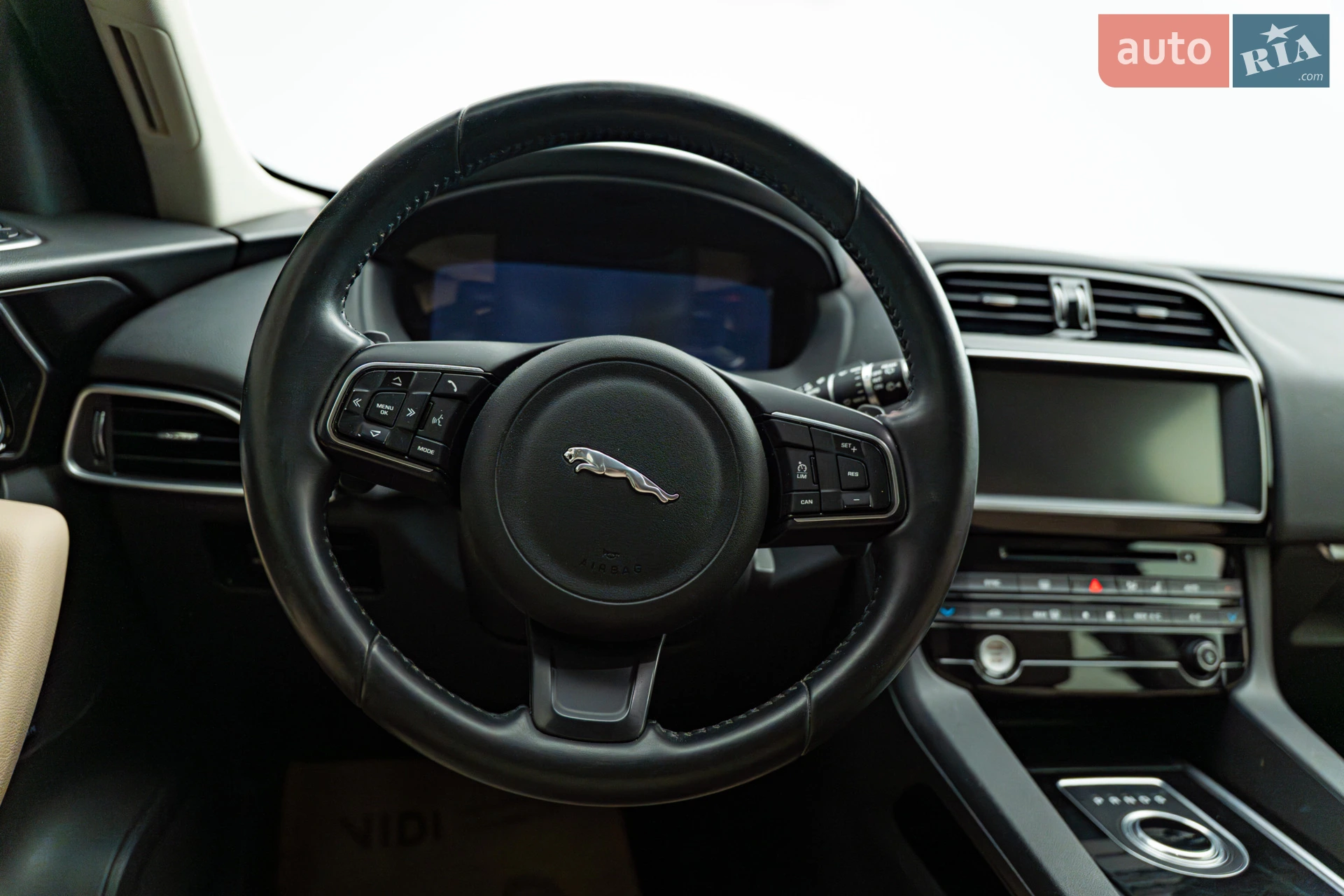 2017 Jaguar F-Pace - мініатюра 12