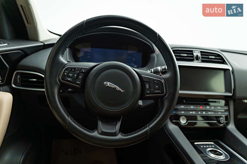Внедорожник / Кроссовер Jaguar F-Pace 2017 в Киеве