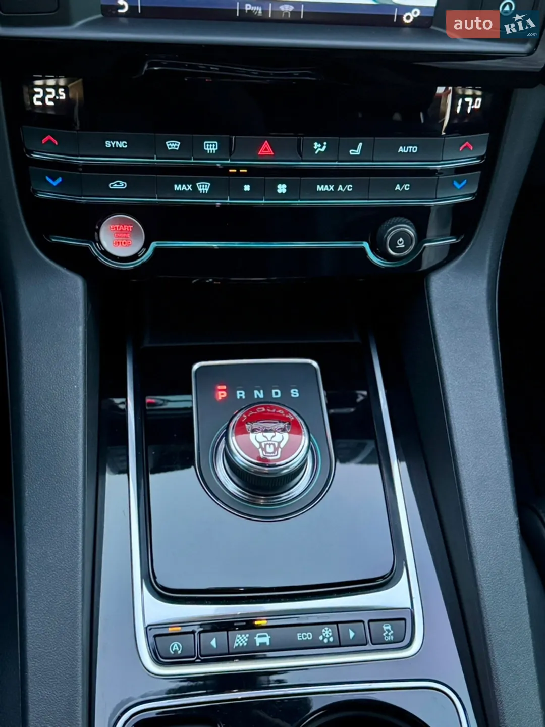2016 Jaguar F-Pace - мініатюра 31