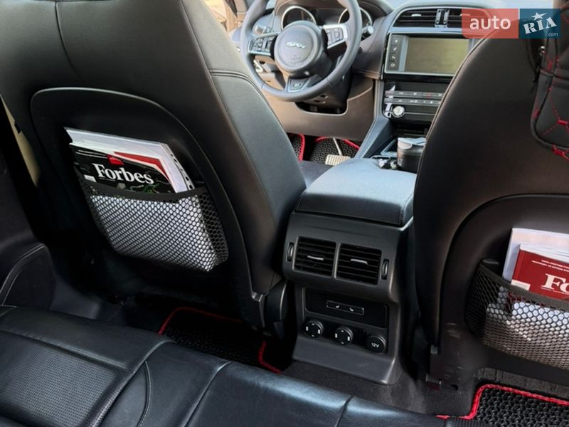 Внедорожник / Кроссовер Jaguar F-Pace 2016 в Киеве