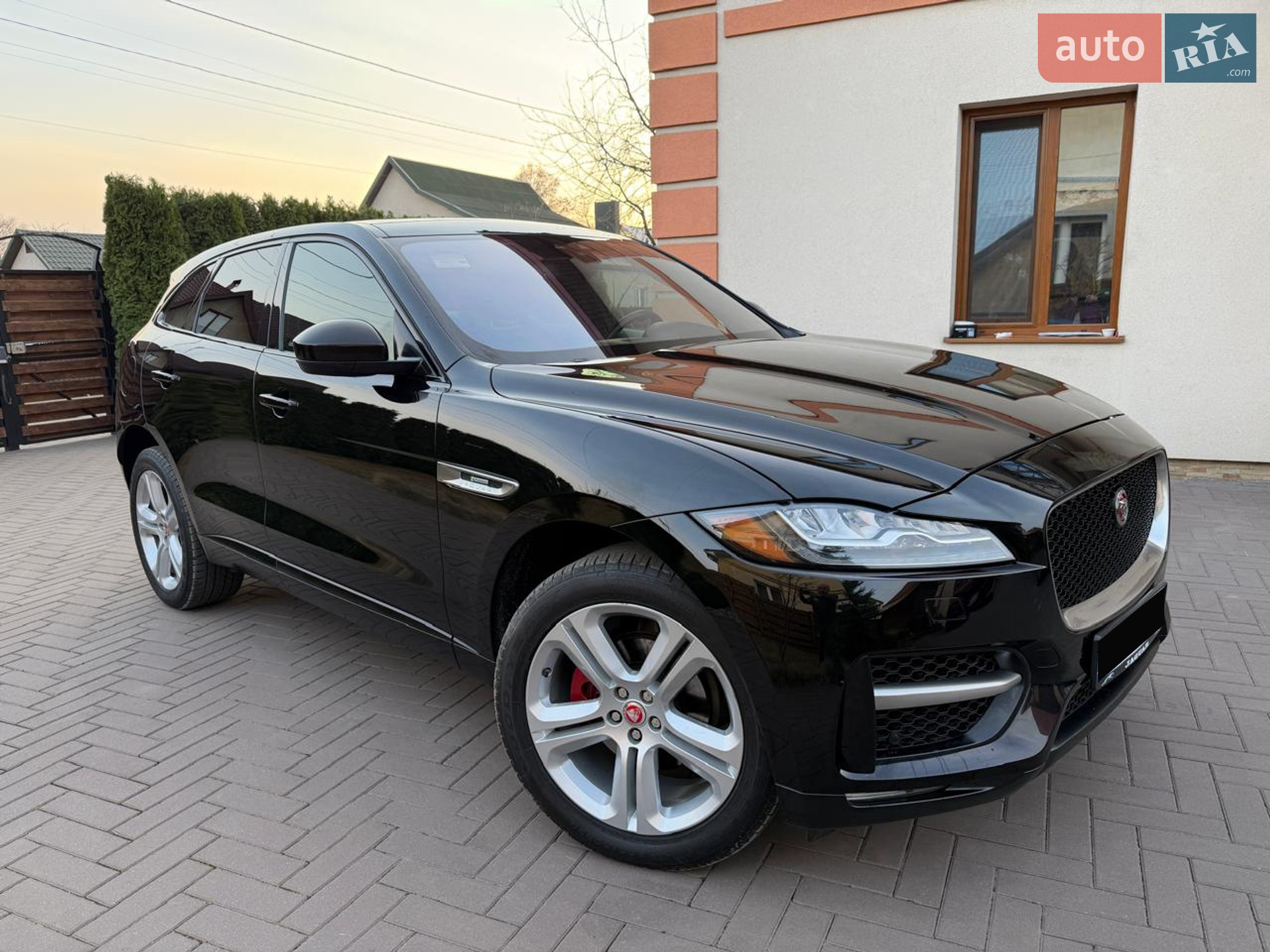 2017 Jaguar F-Pace - мініатюра 2