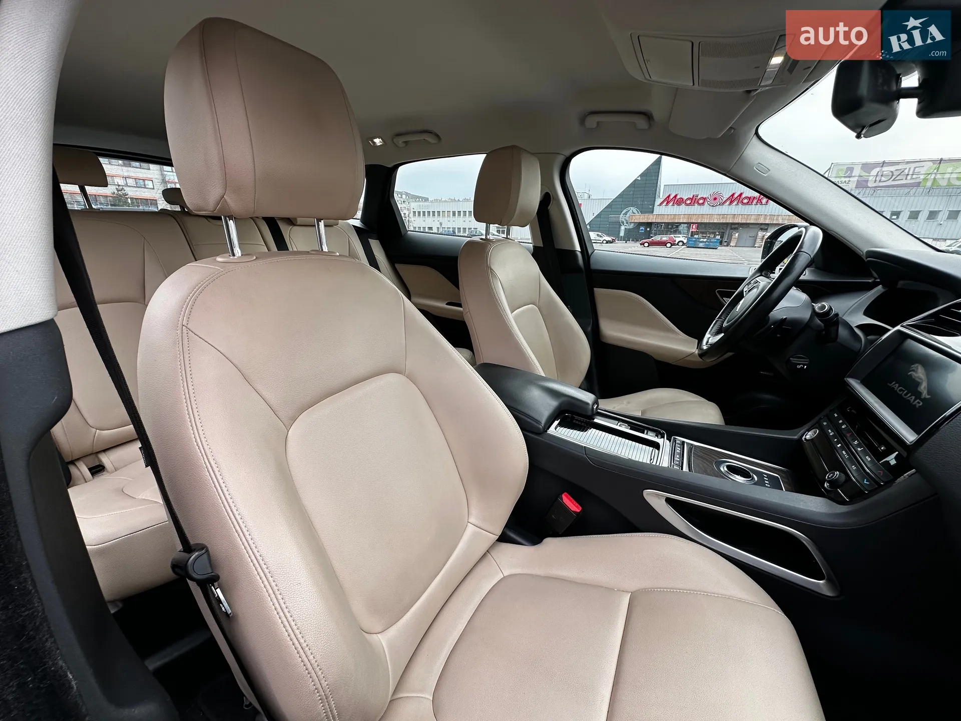 2018 Jaguar F-Pace - мініатюра 25