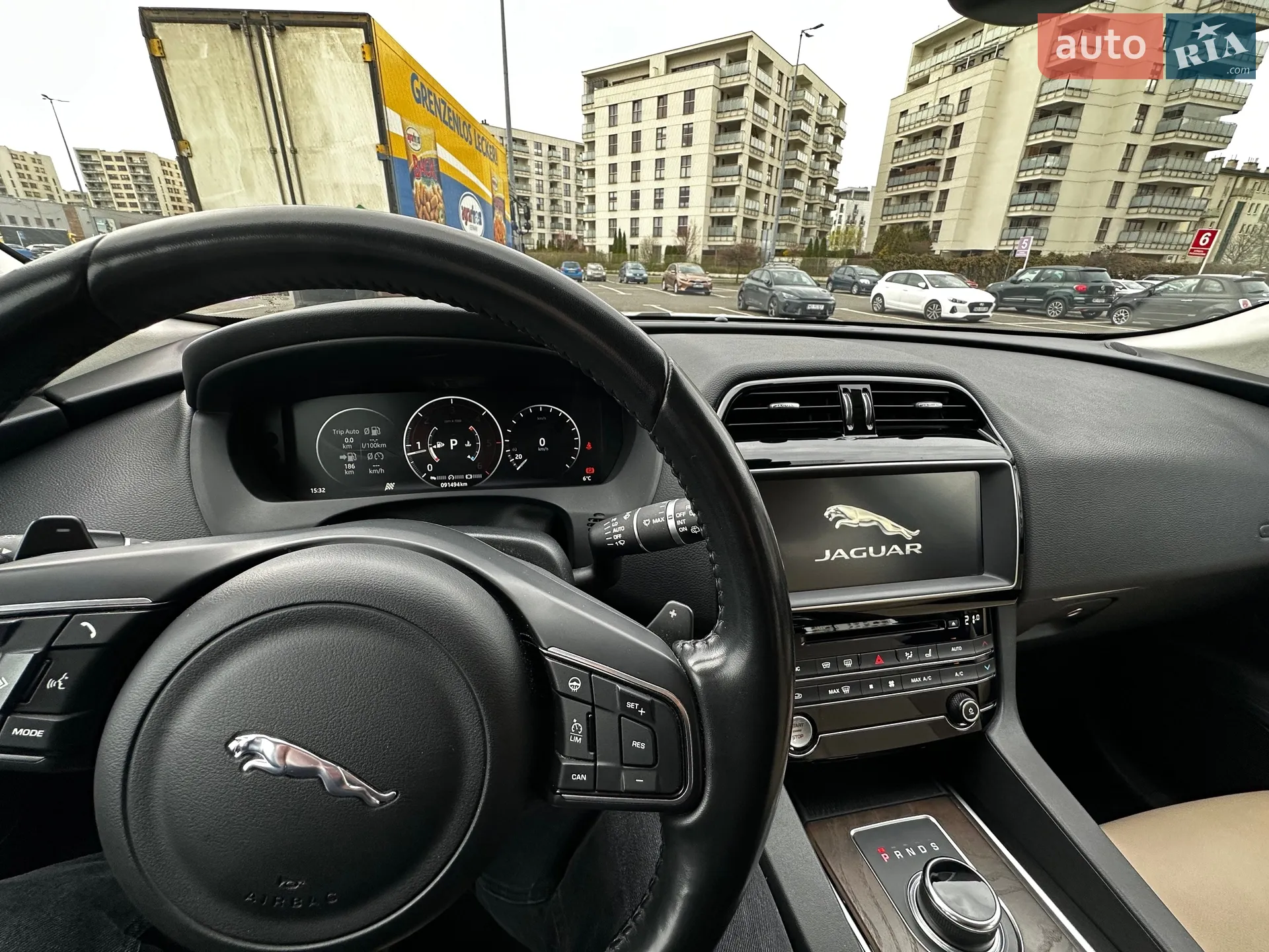 2018 Jaguar F-Pace - мініатюра 31